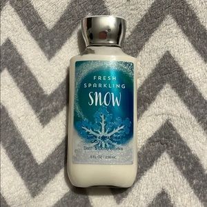 8 FL OZ Fresh Sparkling Snow Body Lotion